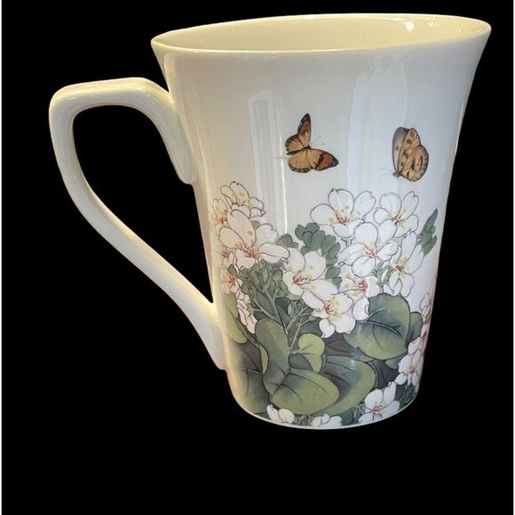 COLLECTIBLE MUG FROM TAIWAN - Picture 1 of 5